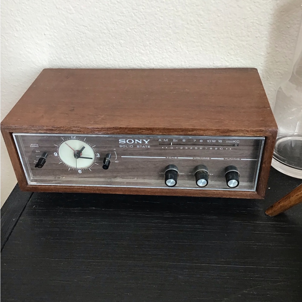 Sony Vintage Wood Radio